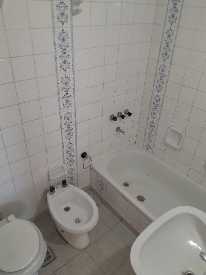 AV. RIVADAVIA 6300, VENTA DEPARTAMENTO DE TRES AMBIENTES