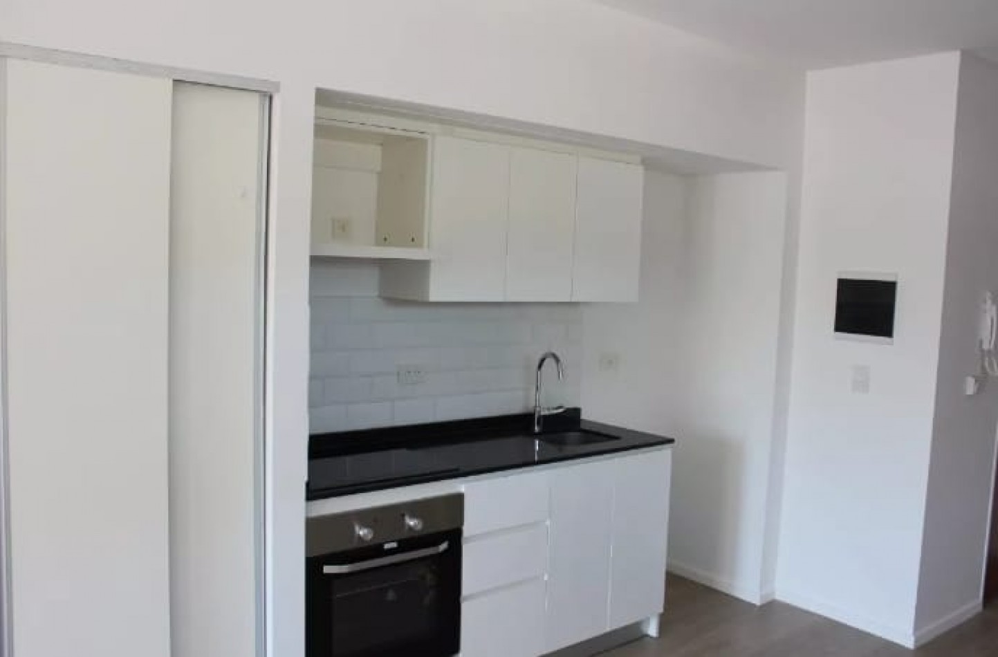 VELAZCO 300. VENTA;  IMPECABLE MONOAMBIENTE C/BALCON EN EDIFCIO PREMIUM 