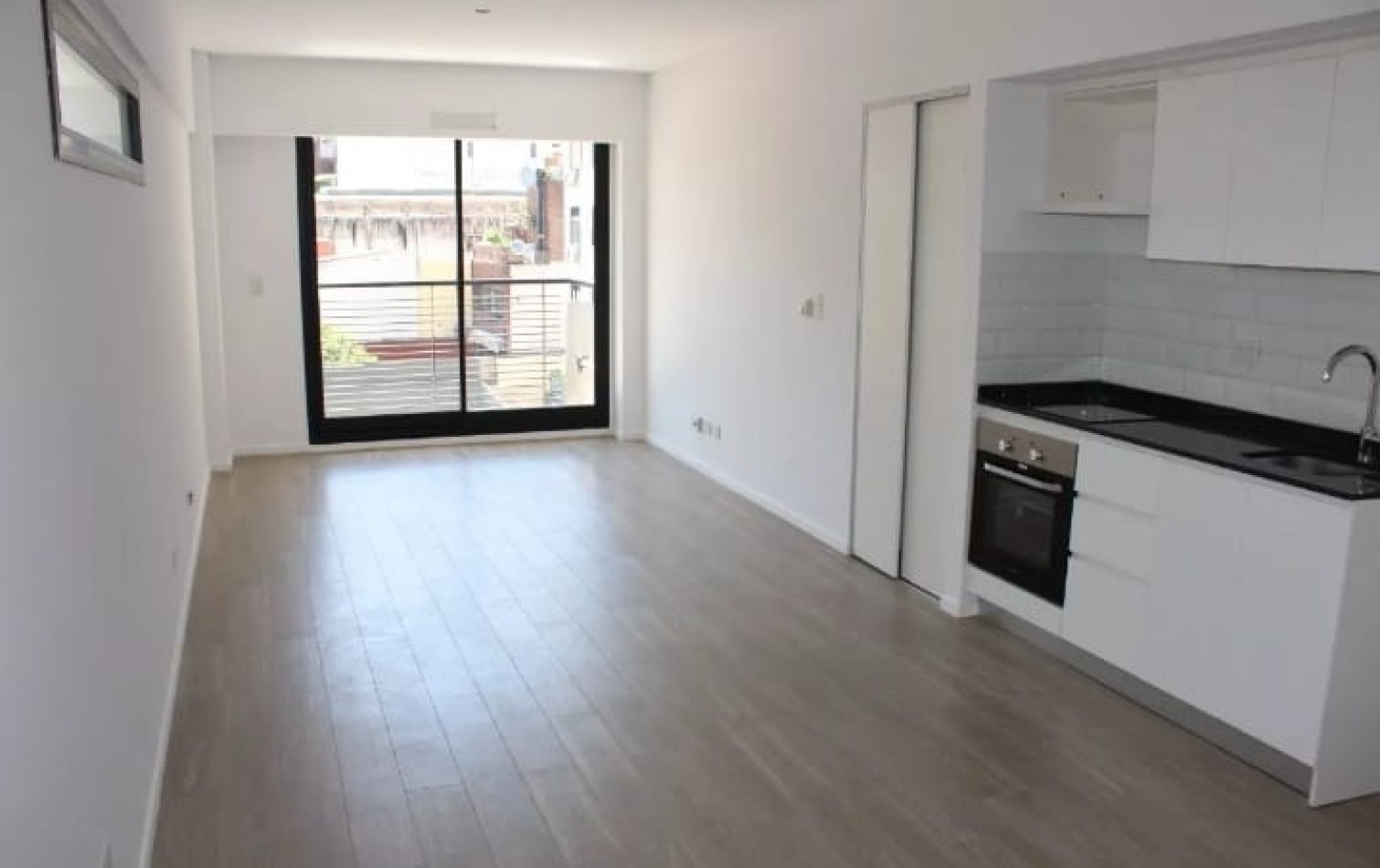 VELAZCO 300. VENTA;  IMPECABLE MONOAMBIENTE C/BALCON EN EDIFCIO PREMIUM 