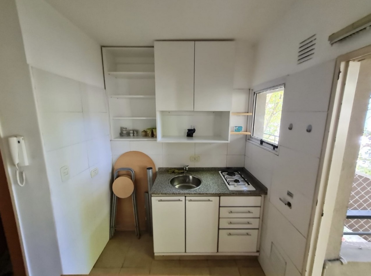 LAVALLEJA 800, VENTA DEPARTAMENTO DE DOS AMBIENTES CON COCHERA